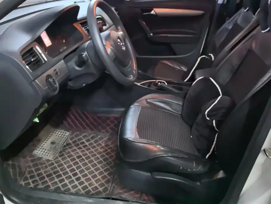 Volkswagen Lavida 2013 1.6L Automatic Comfort Edition фото 9