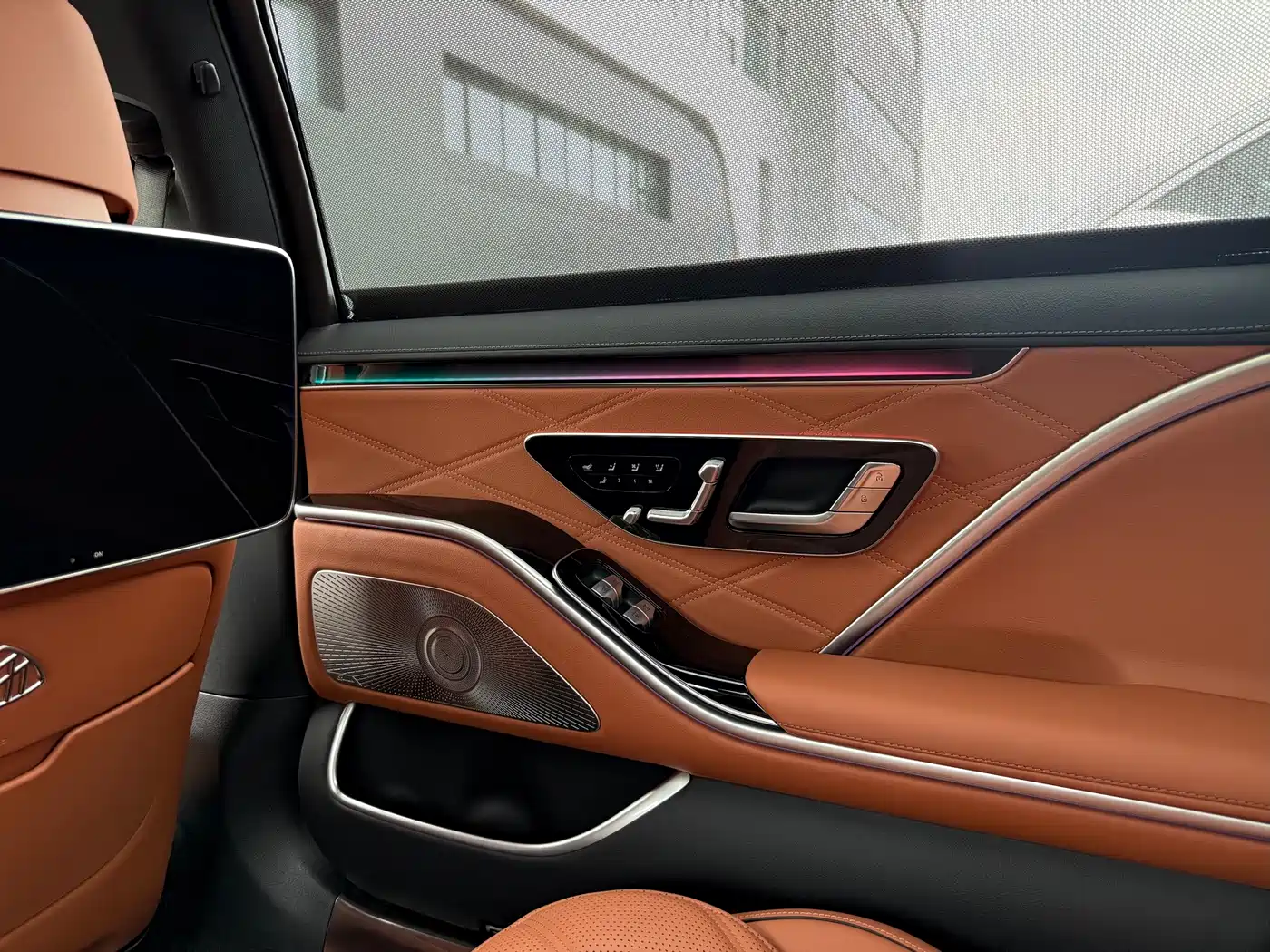 صورة 15 - Mercedes-Benz Maybach S-Class