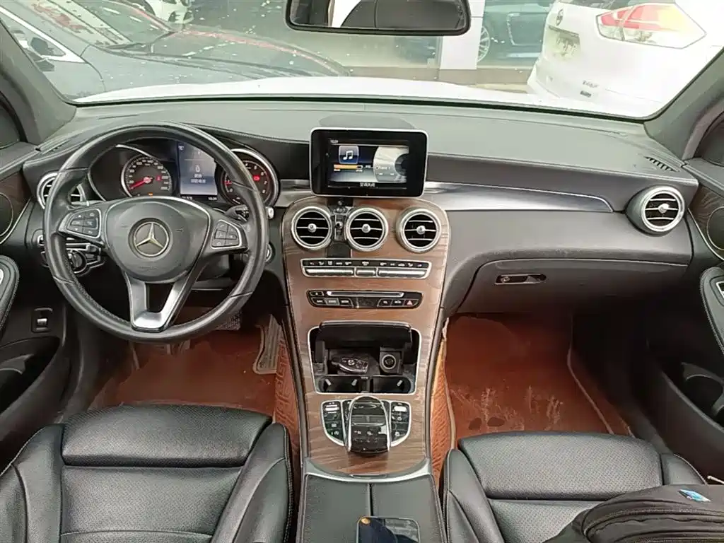 Mercedes-Benz GLC 2016 GLC 300 4MATIC Dynamic фото 16