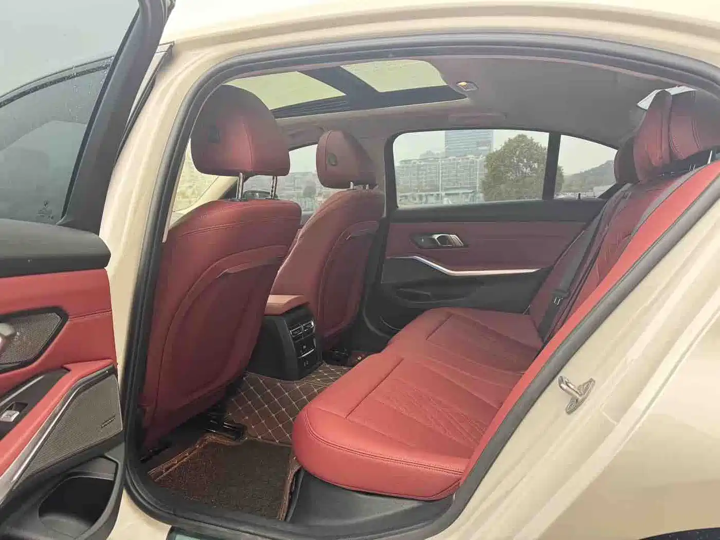 BMW 3 Series 2025 330Li M Sport Night Edition фото 5