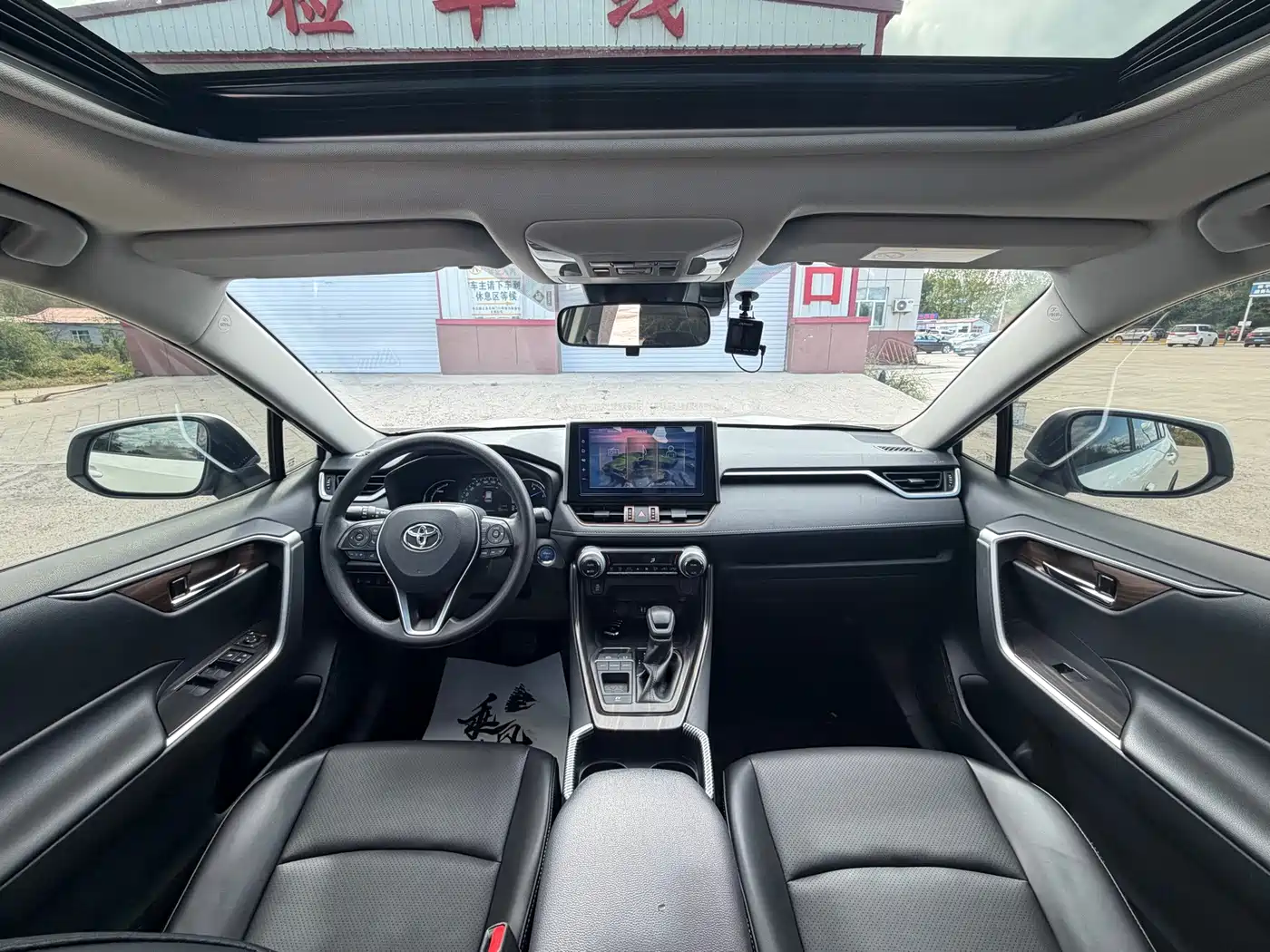 Фото 4 - Toyota RAV4