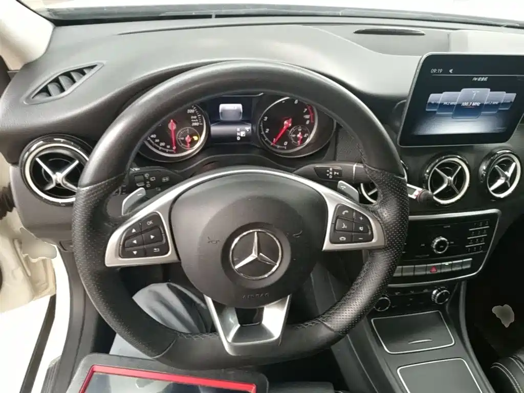 Mercedes-Benz GLA 2019 GLA 200 Dynamic фото 11
