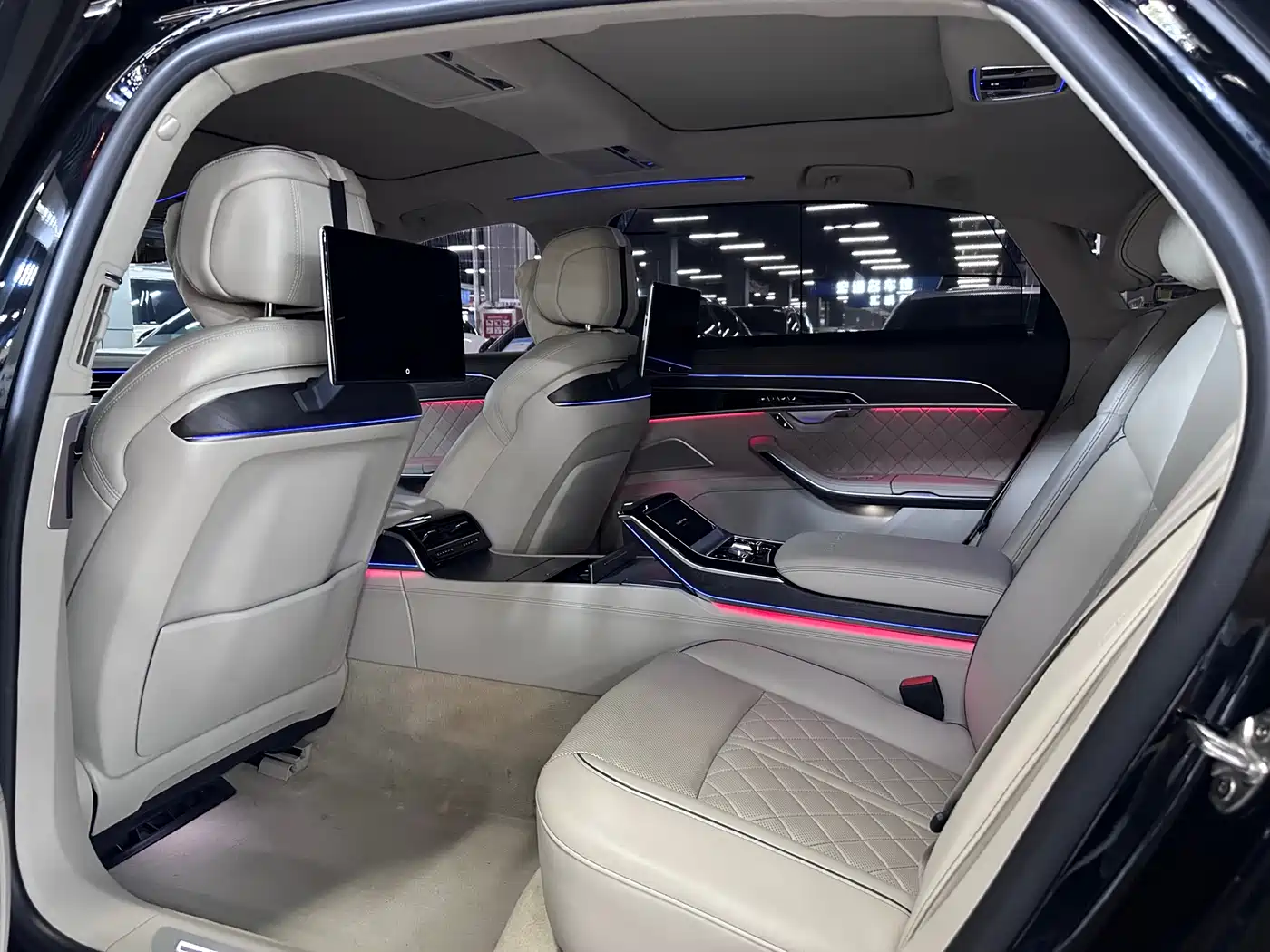 Фото 6 - Audi A8