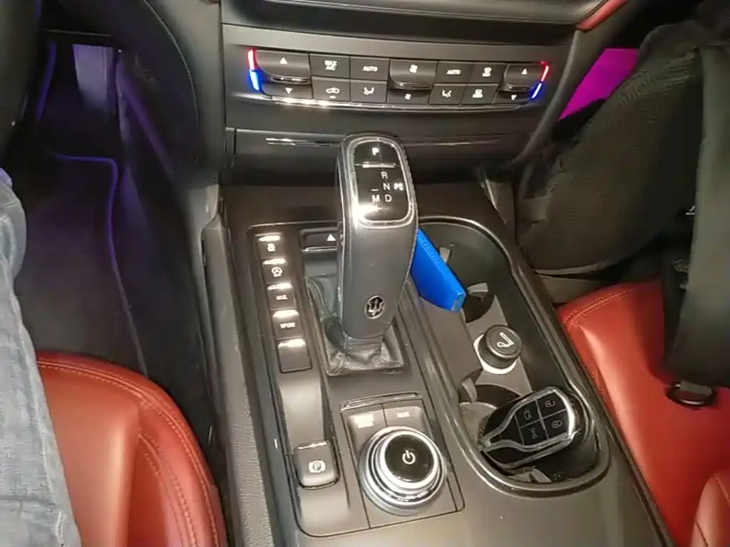 Photo 14 - Maserati Ghibli