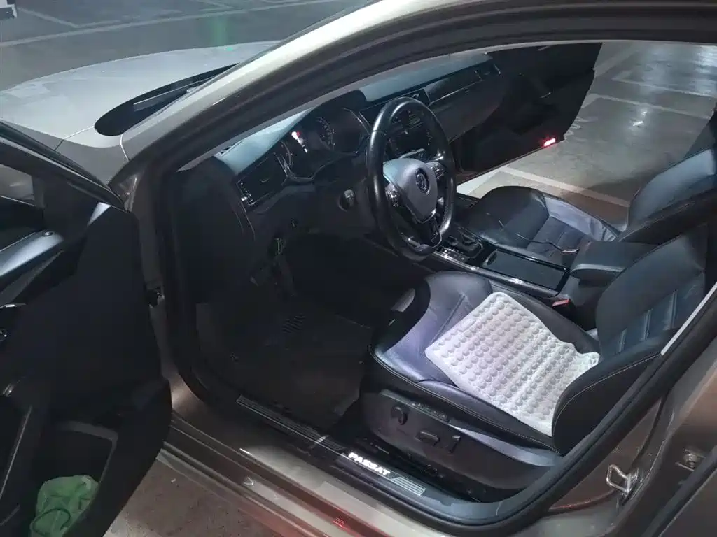 Volkswagen Passat 2016 330TSI DSG Executive Edition фото 13