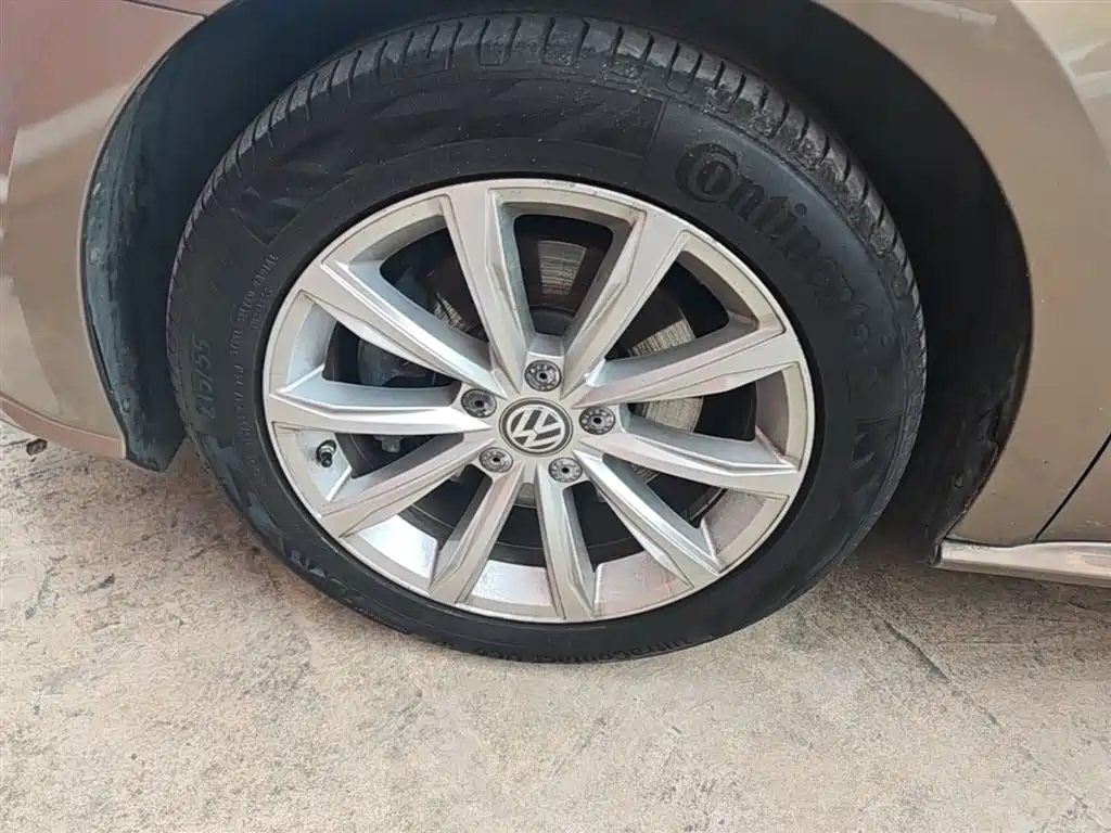 Volkswagen Passat 2017 330TSI DSG Prestige фото 23