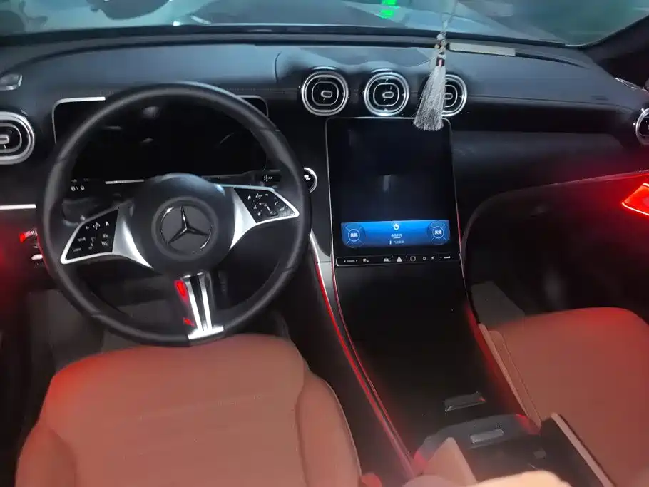 Photo 12 - Mercedes-Benz GLC
