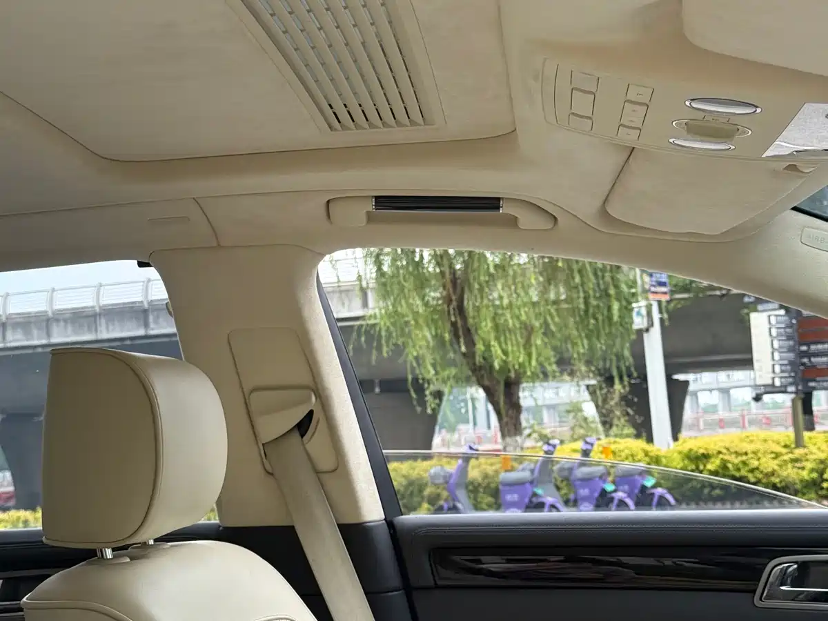 Volkswagen Phaeton 2013 4.2L Poltrona Frau Edition фото 22