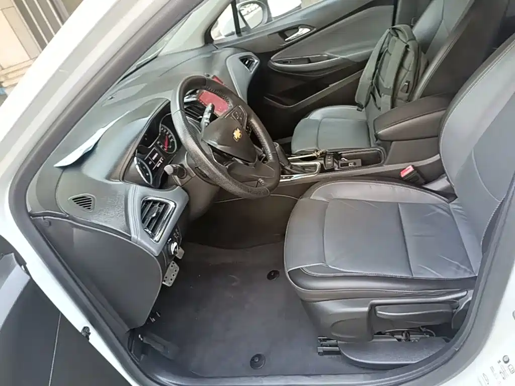 Фото 15 - Chevrolet Cruze