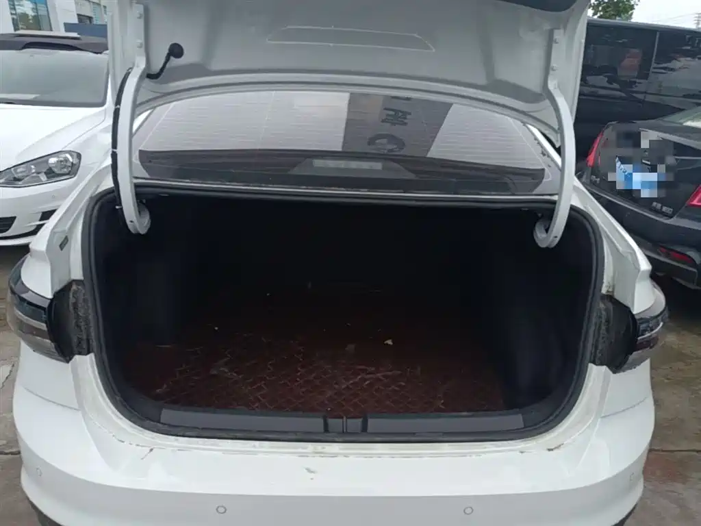 Volkswagen Lavida 2023 New Sharp 1.5L Auto Premium Edition фото 19