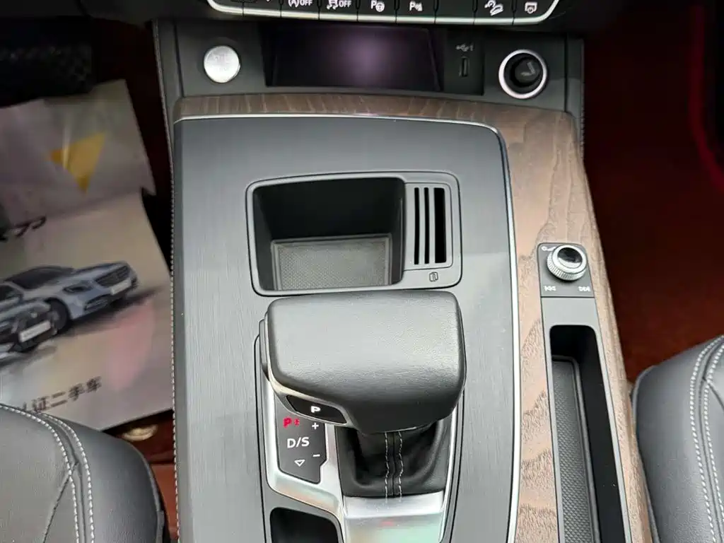 Audi Q5L 2022 45T Luxury Elegance фото 24