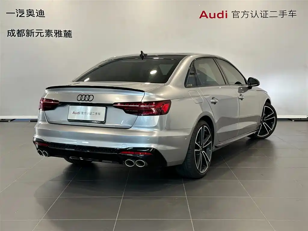 Photo 4 - Audi A4L