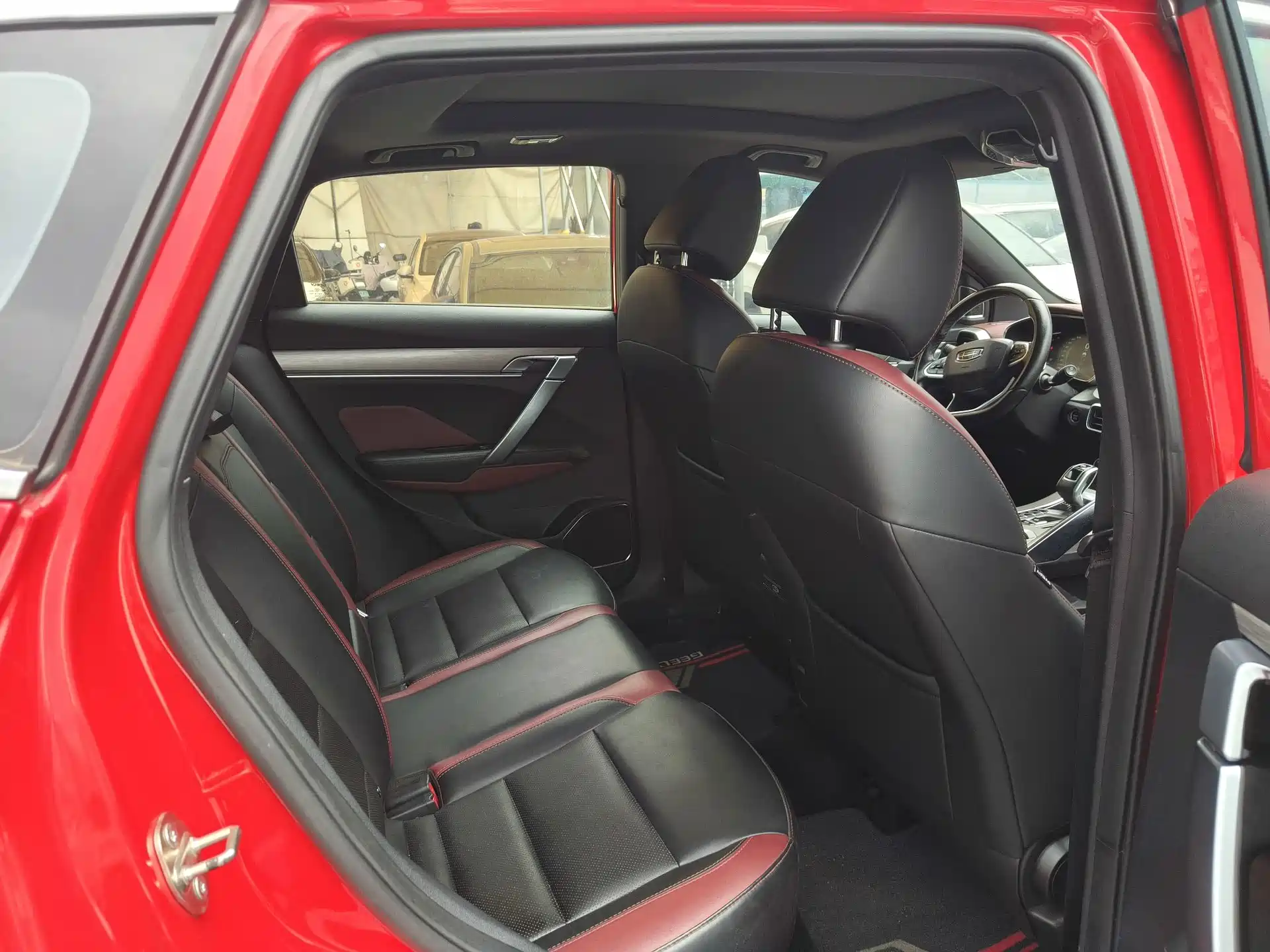 Фото 7 - Geely Coolray