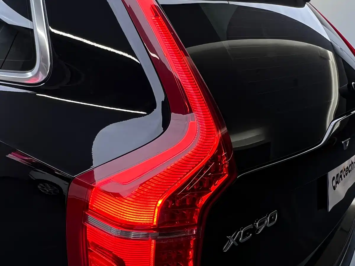 Фото 17 - Volvo XC90