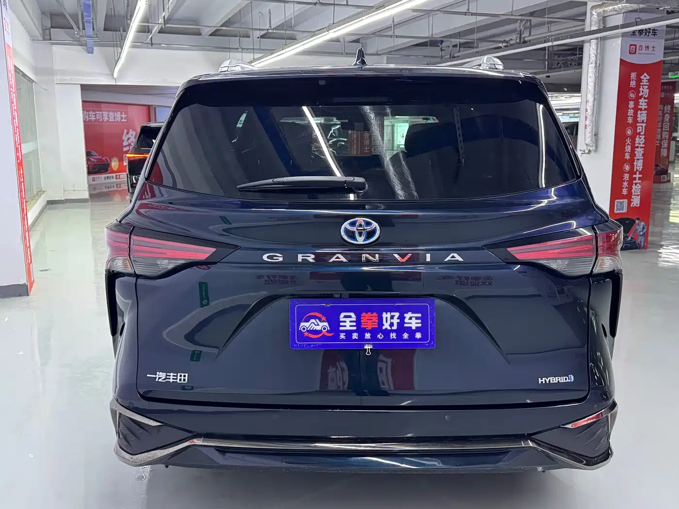 Toyota Granvia 2023 2.5L Hybrid Flagship VIP Edition фото 6