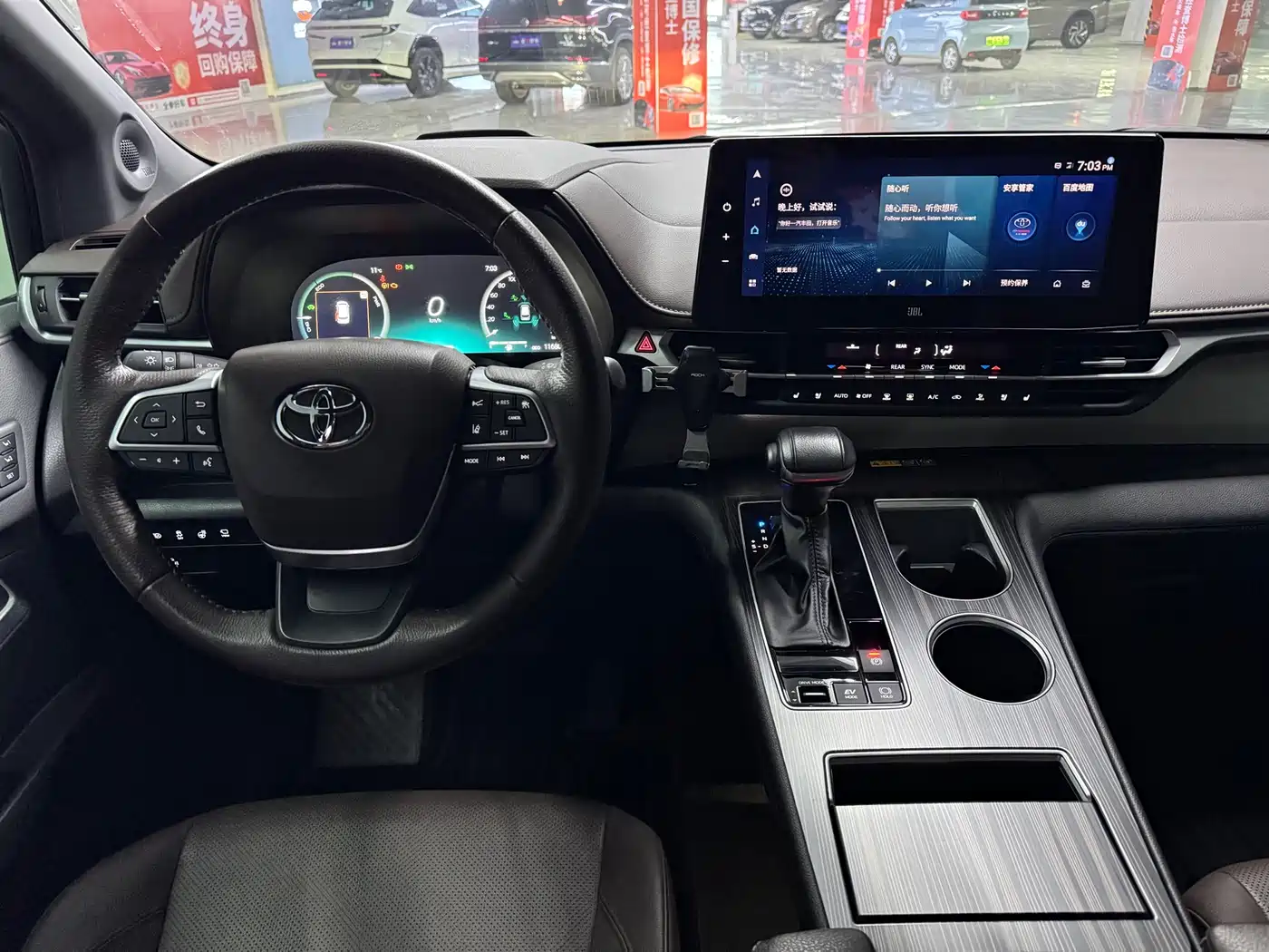 Toyota Granvia 2023 2.5L Hybrid Flagship VIP Edition фото 11