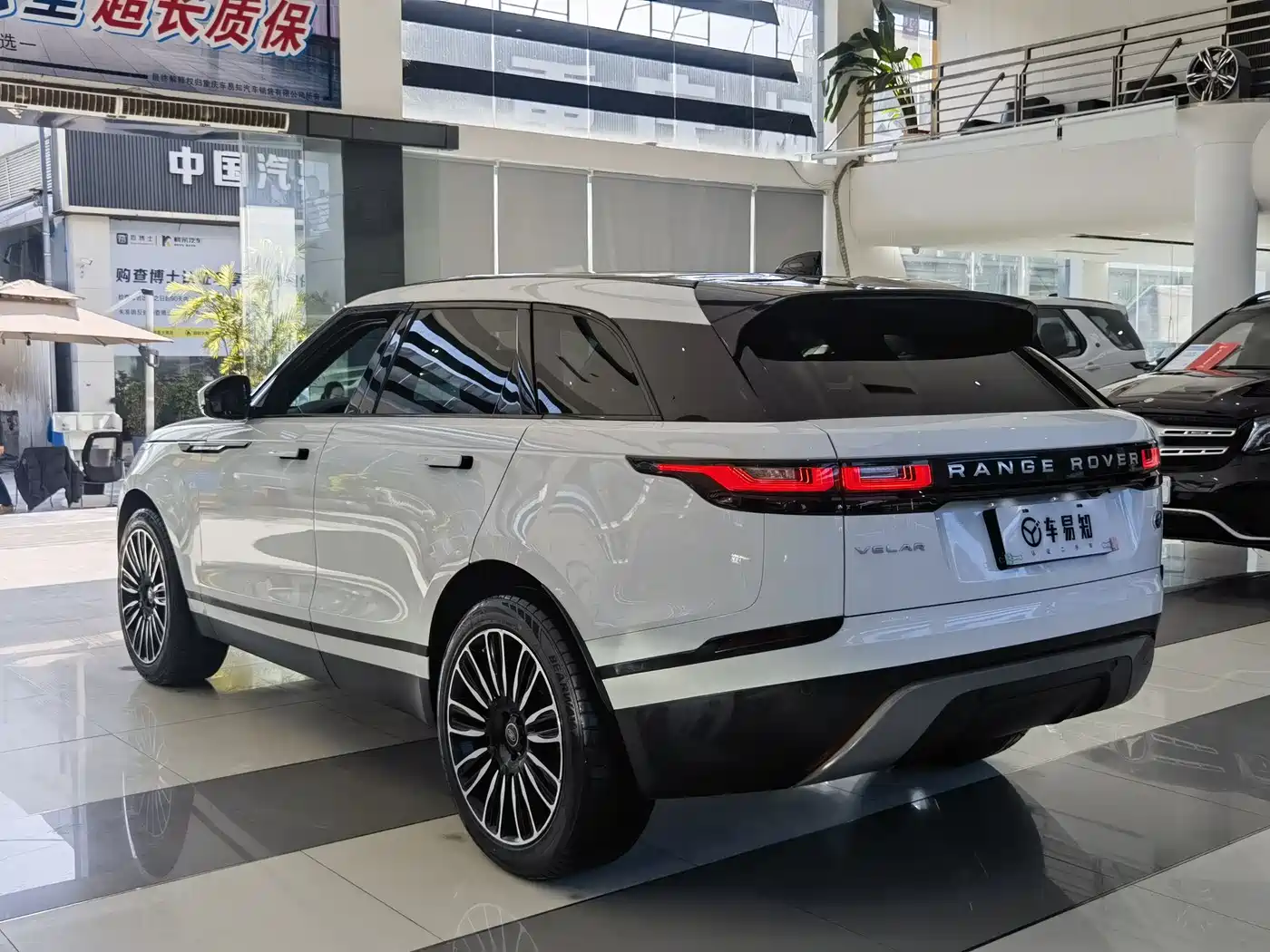 Land Rover Range Rover Velar 2020 P250 фото 12
