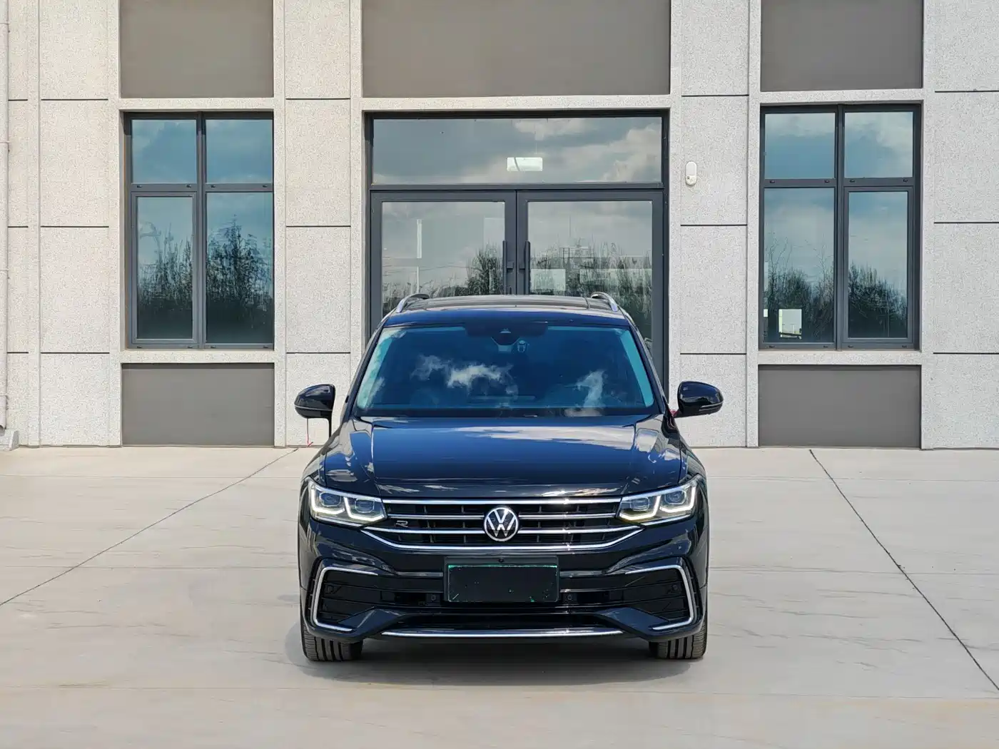 Volkswagen Tiguan L 2022 330TSI Auto 2WD R-Line Premium Edition фото 3