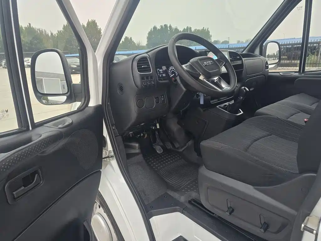 Jiangling Tesun 2022 2019 2.8T Commercial Short Wheelbase Medium Roof 3-Seater China VI JX493