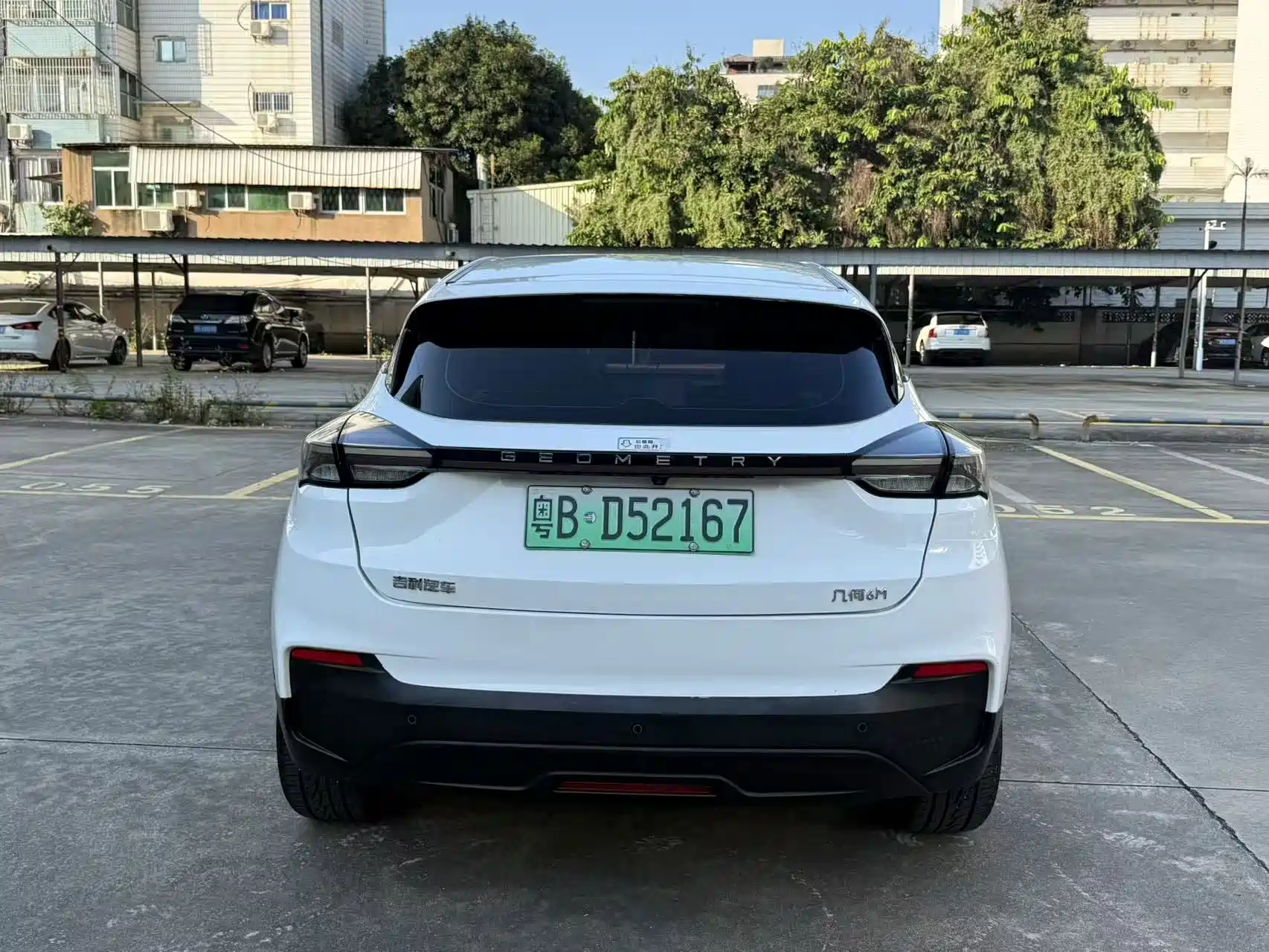 Фото 5 - Geely Geometry M6