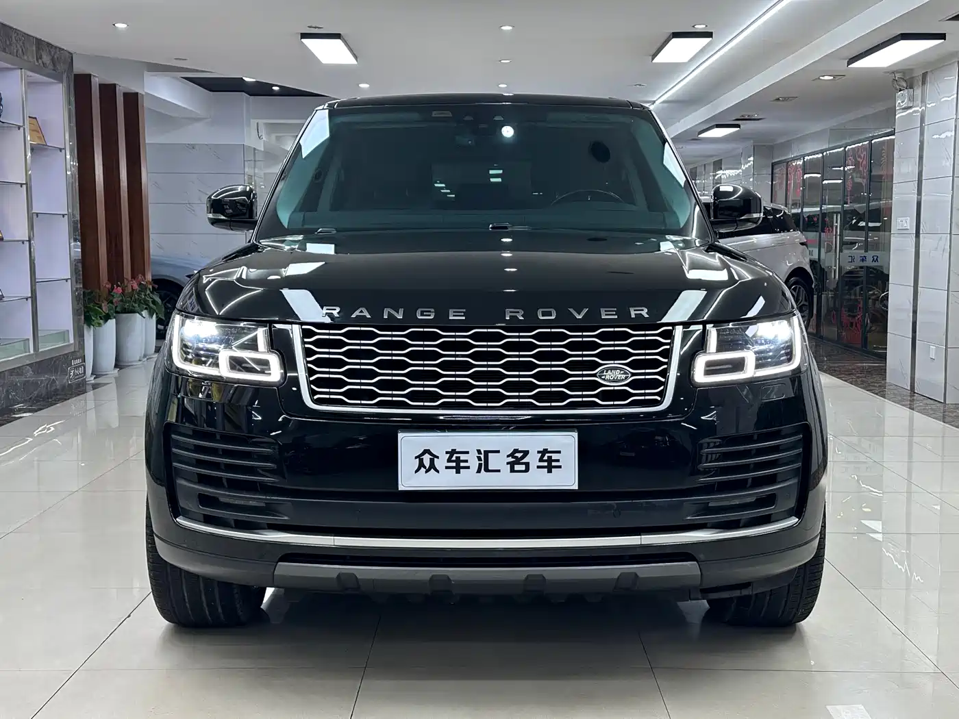 Land Rover Range Rover 2019 3.0 SC V6 Golden Age Edition фото 2