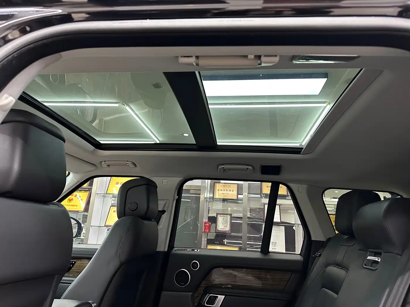 Land Rover Range Rover 2019 3.0 SC V6 Golden Age Edition фото 6