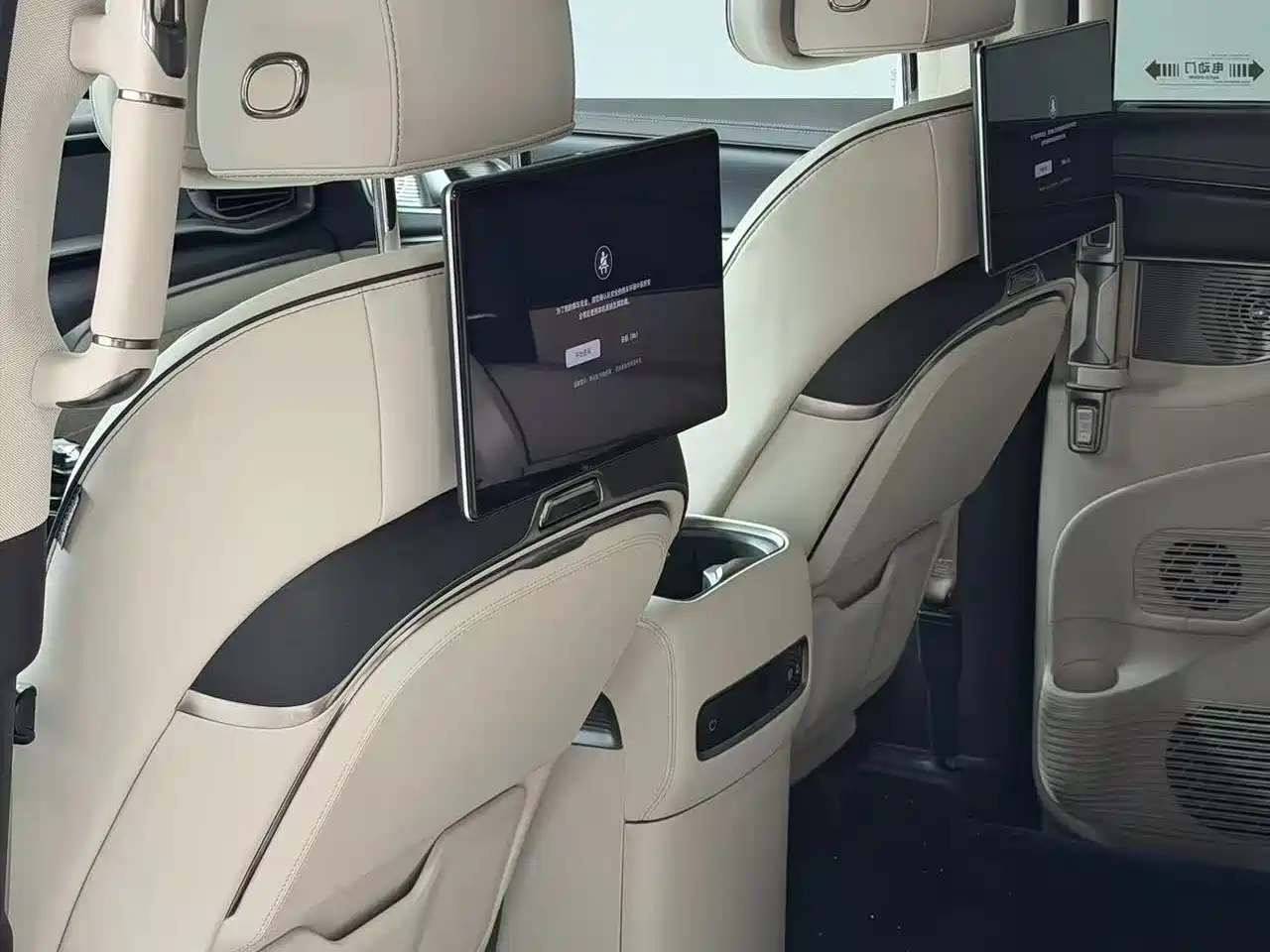 Denza D9 2024 DM-i 980 AWD Prestige фото 14