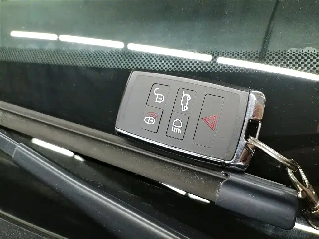 Land Rover Discovery 2019 3.0 SC V6 SE фото 9