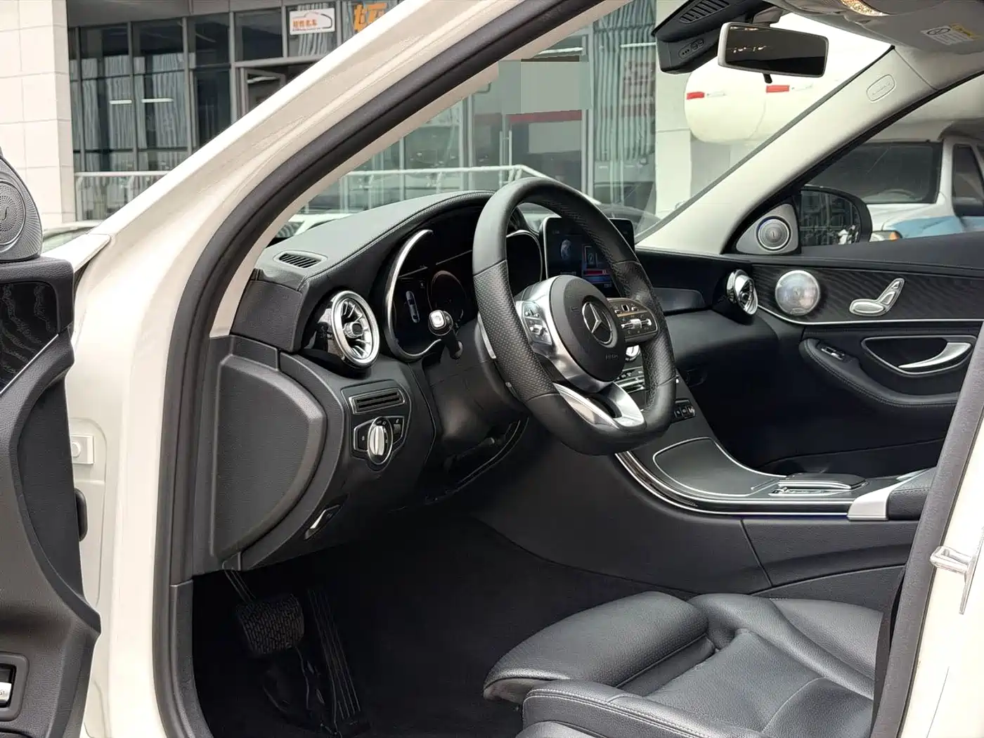 Photo 4 - Mercedes-Benz C-Class