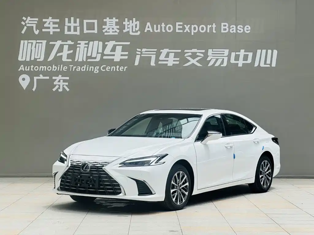 Lexus ES 2026 2025 200 Ultimate Edition