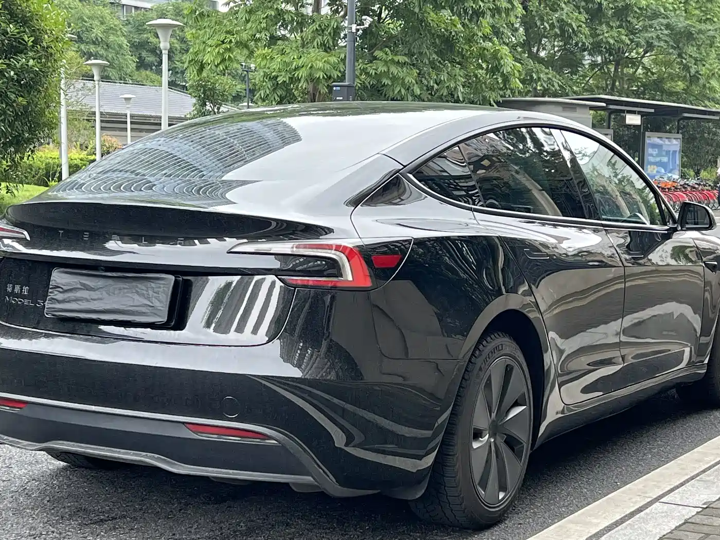 Tesla Model 3 2026 2025 Model Year Facelift Long Range Rear-Wheel Drive