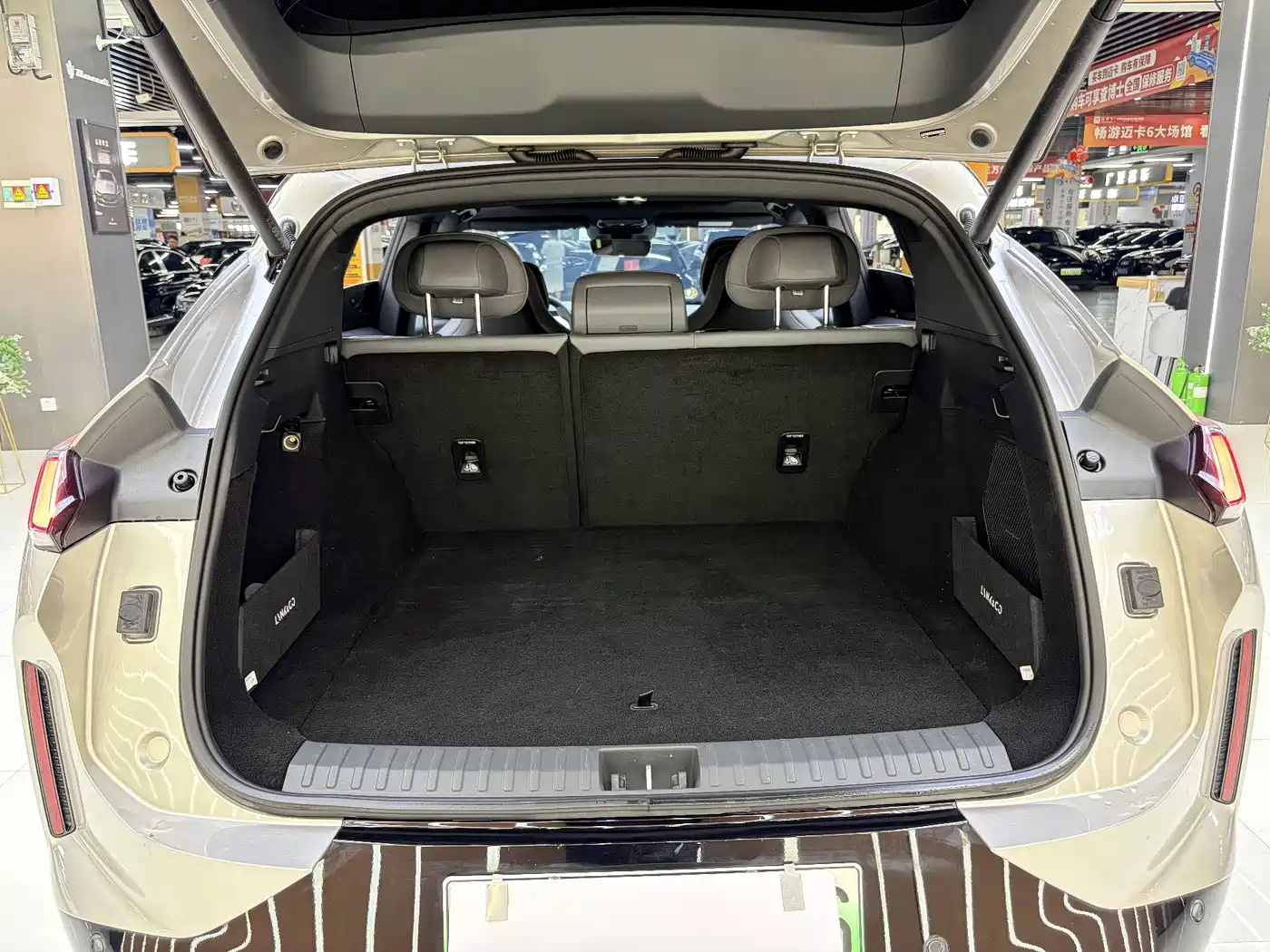 Lynk & Co 08 EM-P 2025 2025 120km Long Range Pro