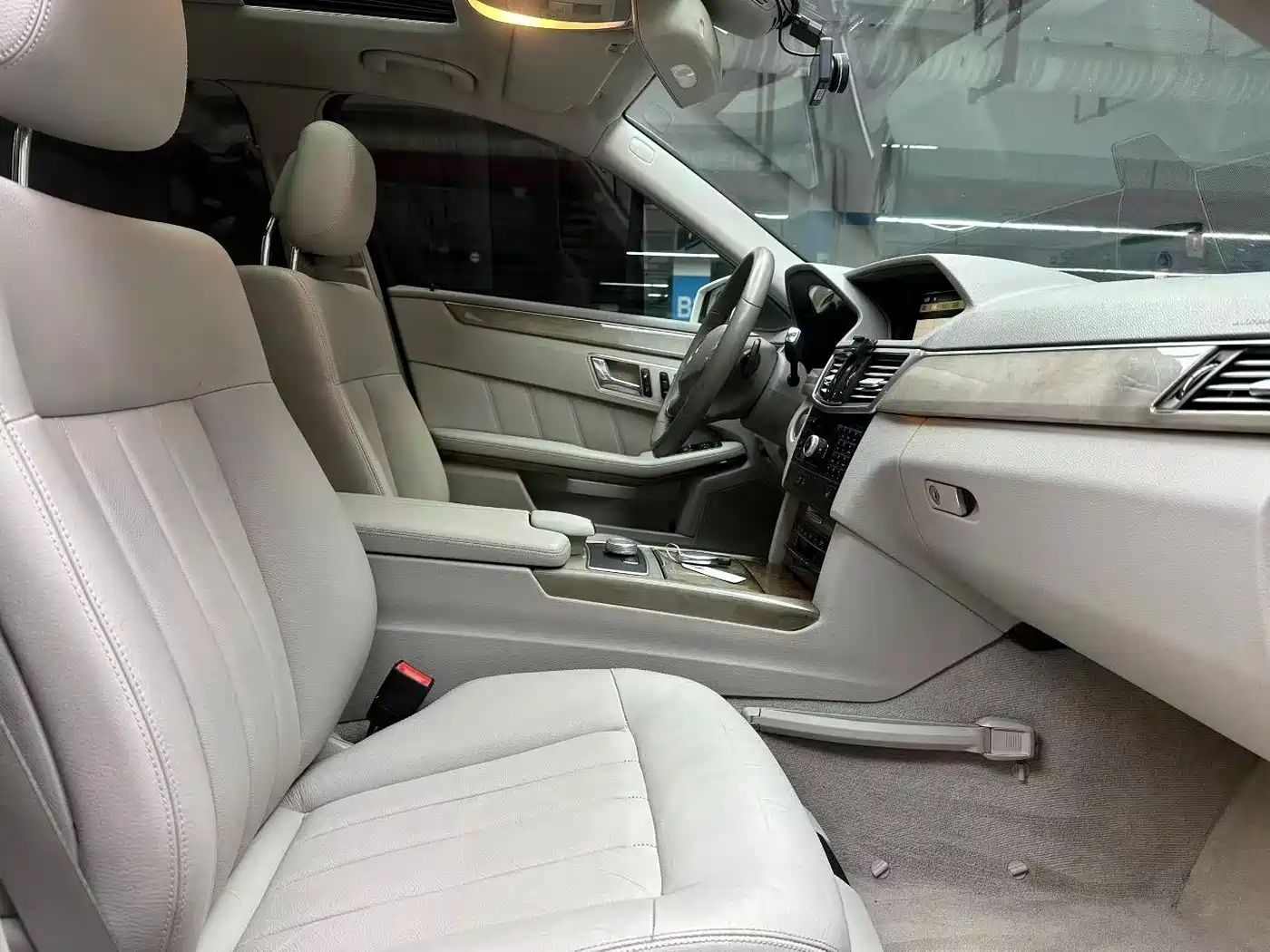 Mercedes-Benz E-Class (Import) 2010 Model E 300 Elegance Luxury Edition фото 7