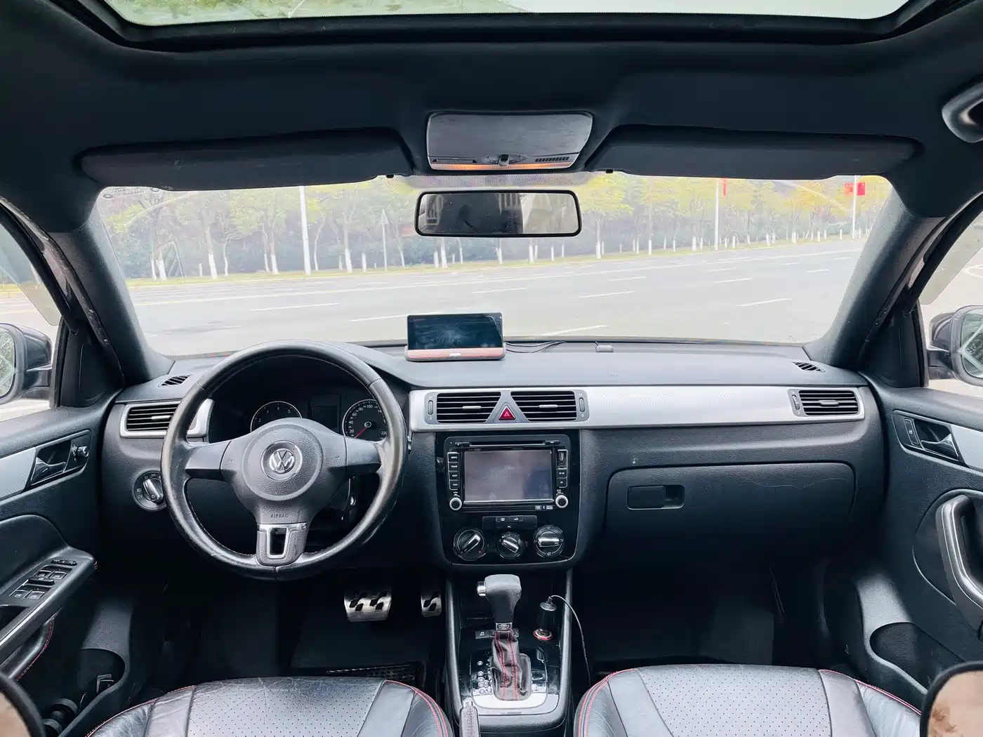 Volkswagen Bora 2012 1.4T Automatic Luxury фото 5