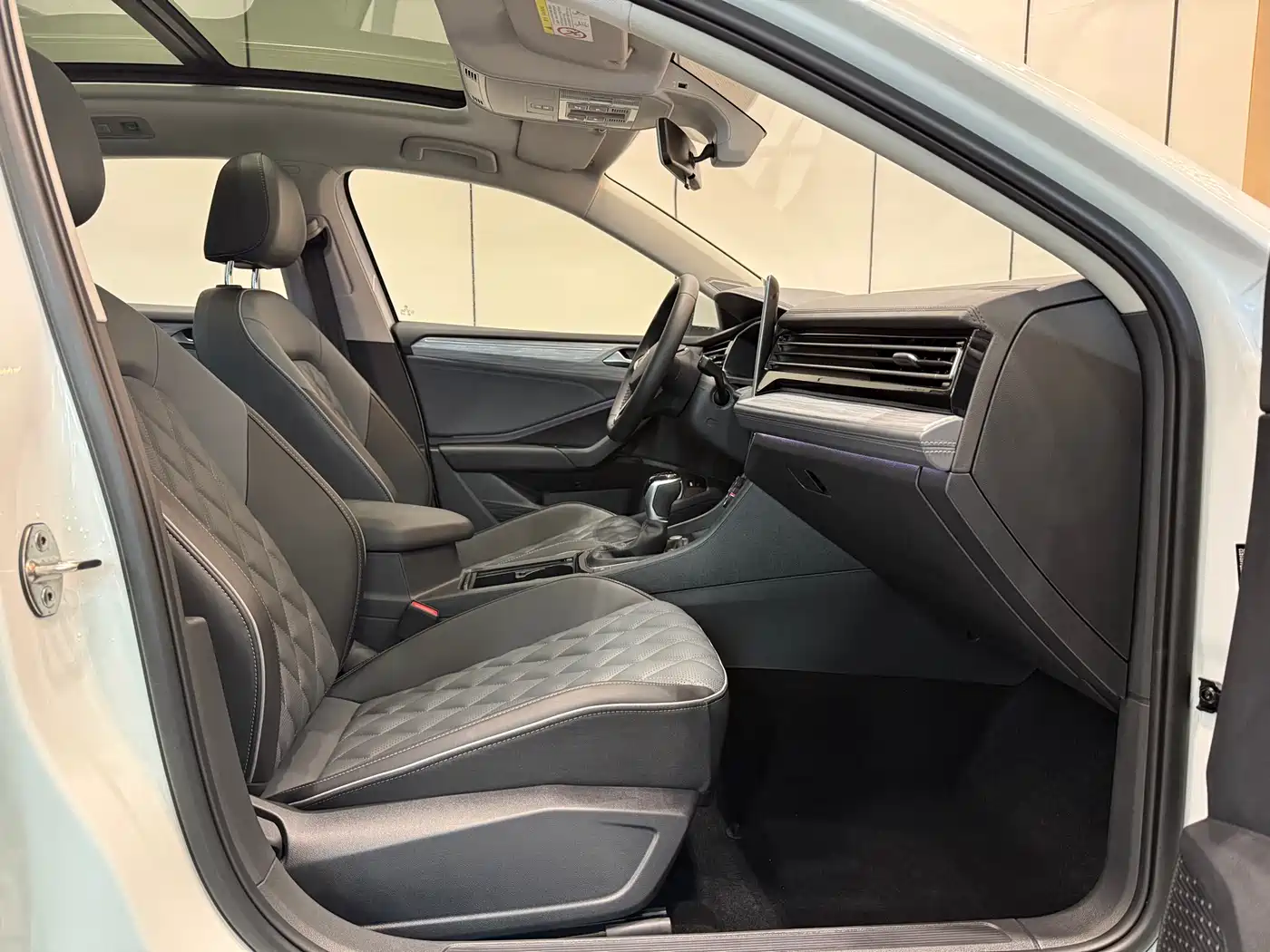 Volkswagen Sagitar 2024 300TSI DSG Surpass Edition фото 8