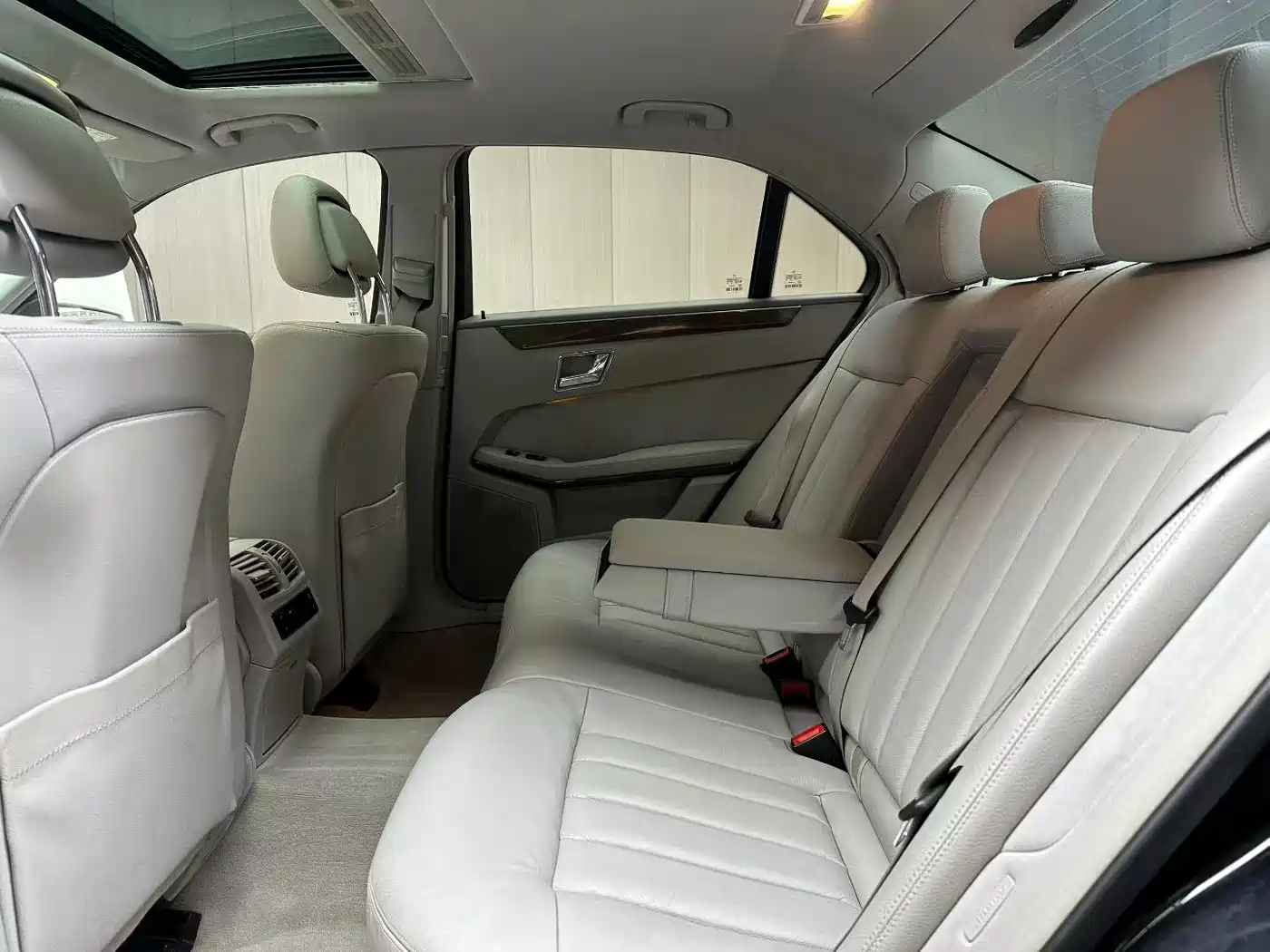 Mercedes-Benz E-Class (Import) 2010 Model E 300 Elegance Luxury Edition фото 9