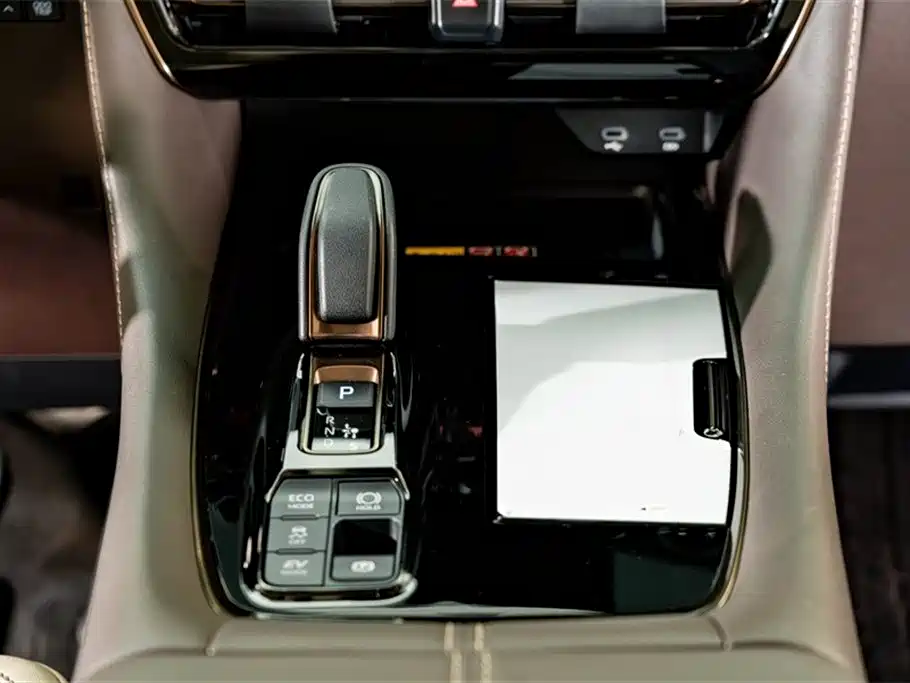 Toyota Alphard 2024 Hybrid 2.5L Ultimate Enjoyment Edition фото 15