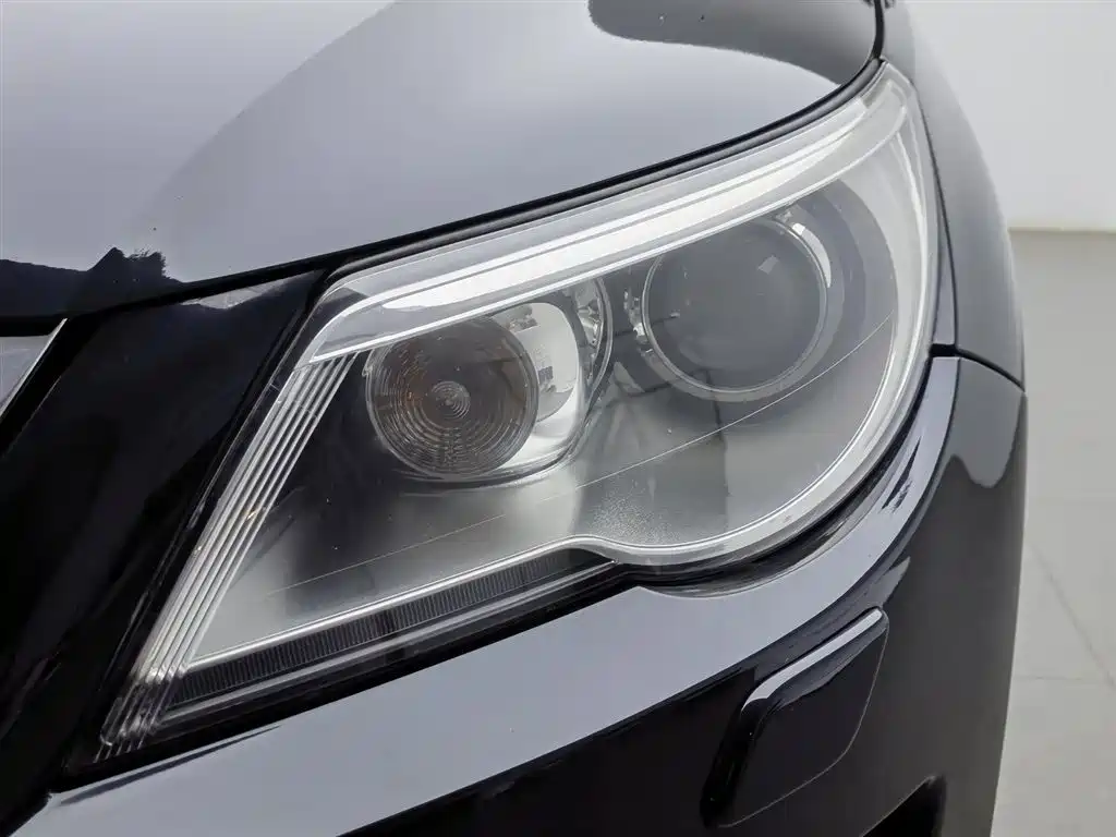 Volkswagen Tiguan 2009 Model 2.0TSI Luxury Edition фото 7