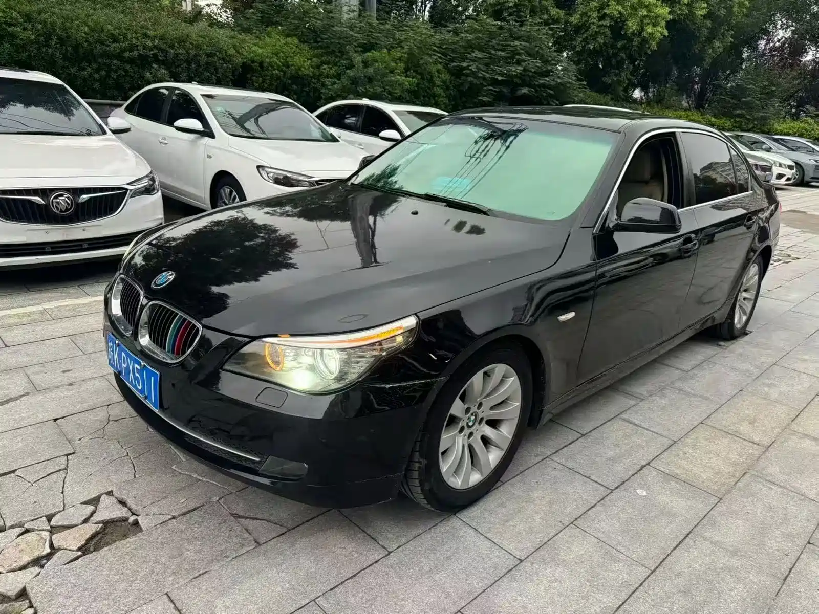 Photo 1 - BMW 5 Series