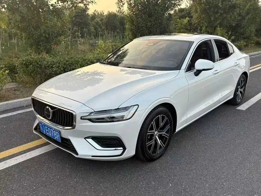 Volvo S60 2025 2025 B4 Smart Luxury Edition