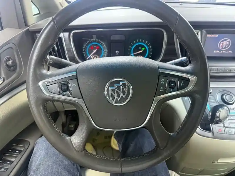 Buick GL8 2011 3.0L XT Luxury Business Flagship фото 9