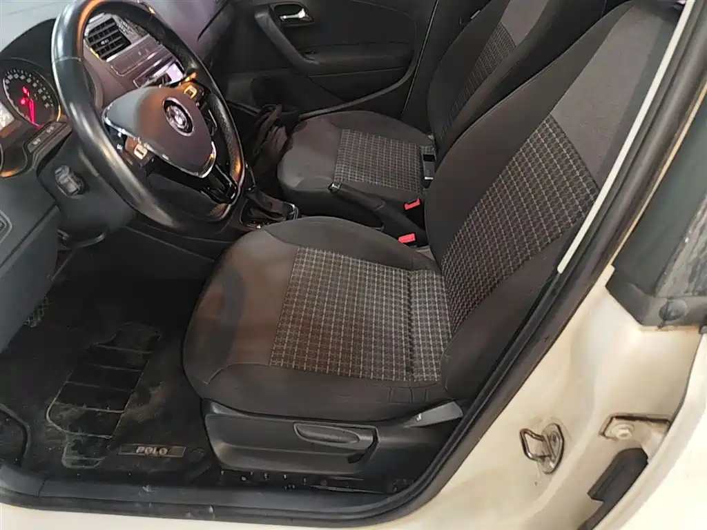 Volkswagen Polo 2016 1.6L Automatic Comfort фото 15