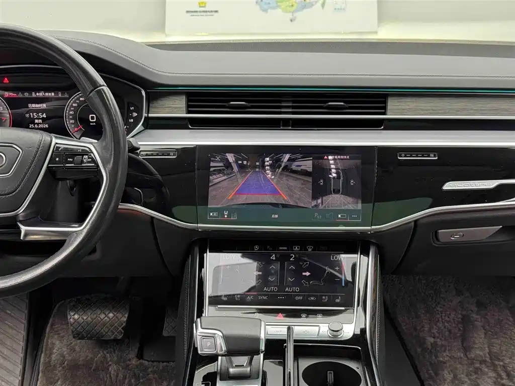 Photo 12 - Audi A8