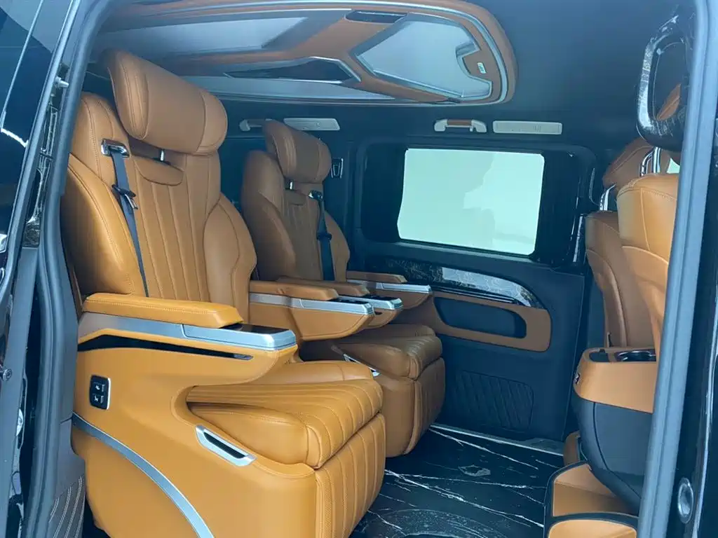 Mercedes-Benz Vito 2023 2.0T Business 7-Seater фото 20