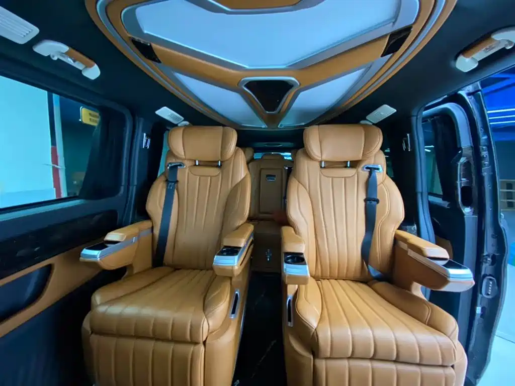 Mercedes-Benz Vito 2023 2.0T Business 7-Seater фото 30
