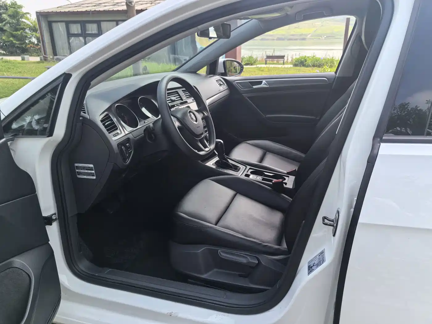 Photo 12 - Volkswagen Golf