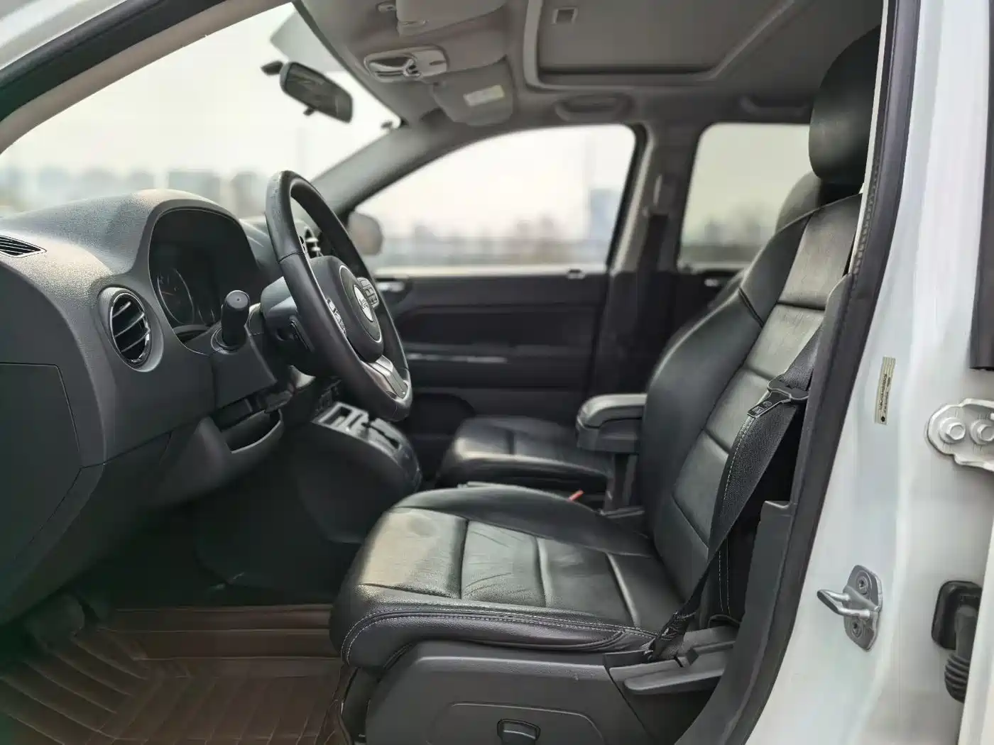 Jeep Compass (Import) 2013 2012 2.0L FWD Luxury Edition