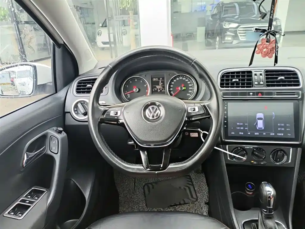 Volkswagen Polo 2016 1.6L Automatic Comfort фото 11