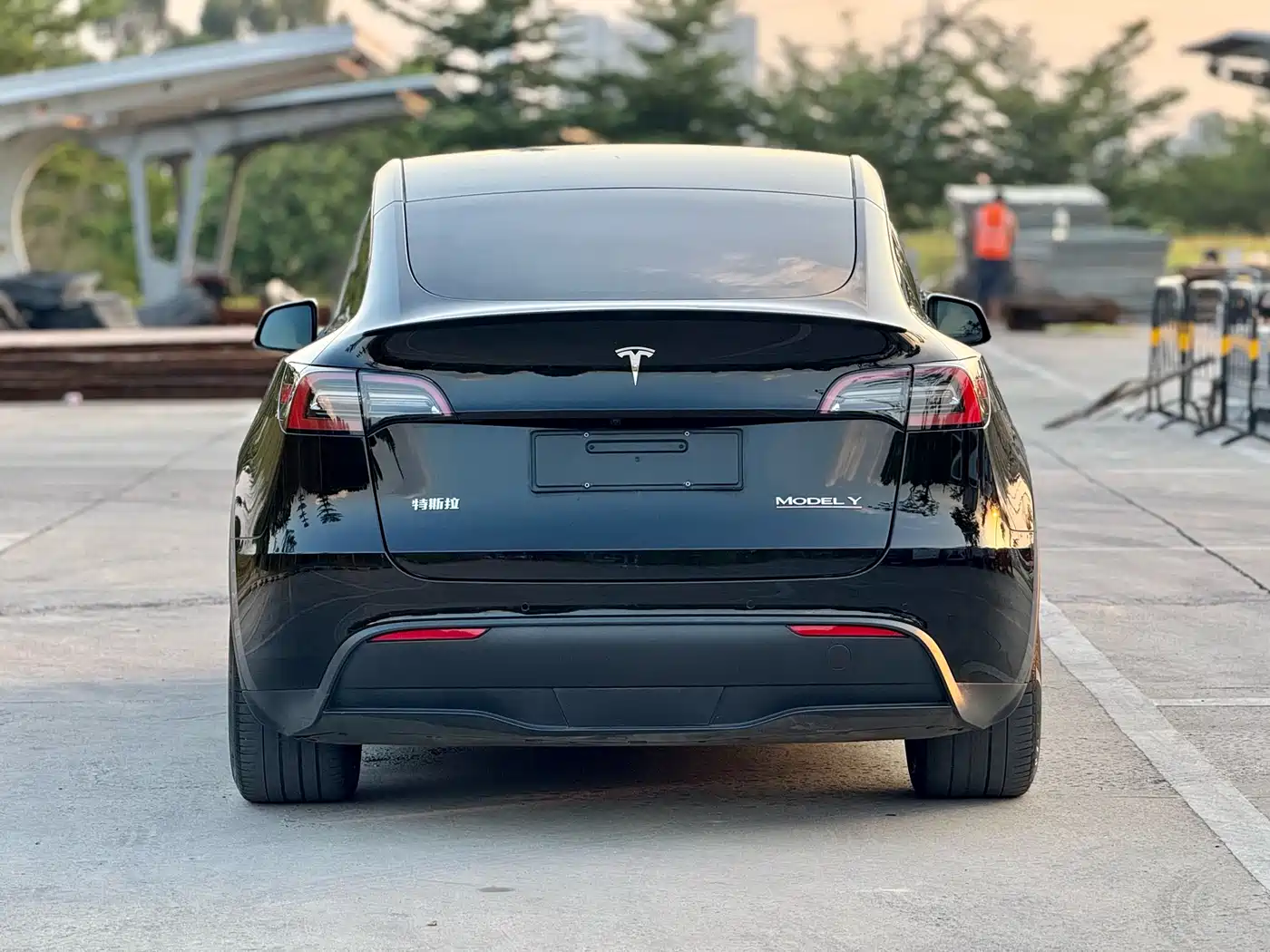 TESLA MODEL Y