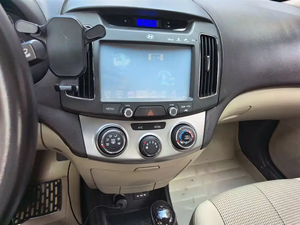 Hyundai Elantra 2015 1.6L Automatic Comfort фото 13